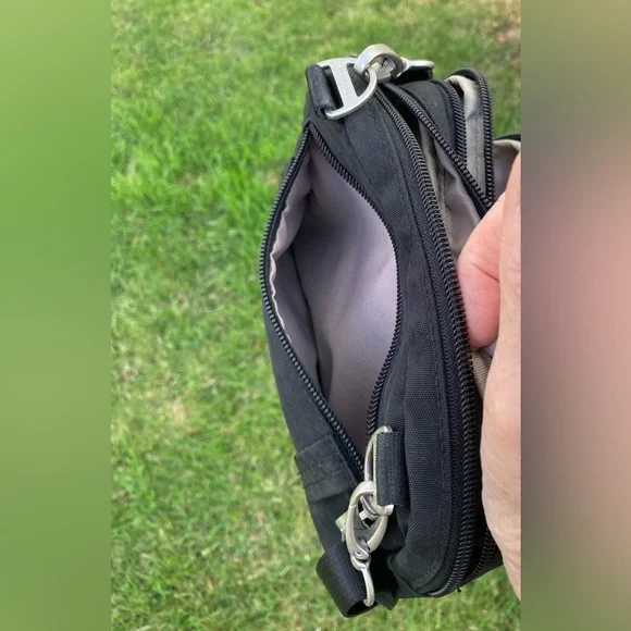 😎Baggallini Mini Cross Body Black - Picture 9 of 15